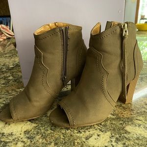 XOXO Barrymore Bootie size 7.5
